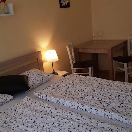 Apartman Lotos Mikulov Extérieur photo