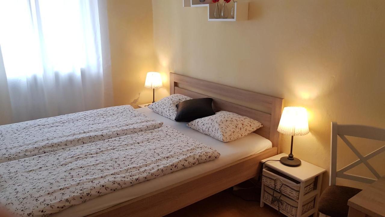 Apartman Lotos Mikulov Extérieur photo