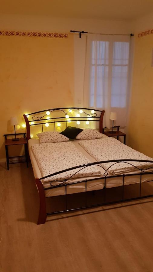 Apartman Lotos Mikulov Extérieur photo